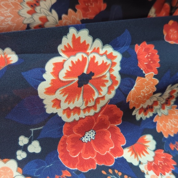 Violet and Claire Size M Japanese Cherry Blossom Floral Blouse - Picture 4 of 7